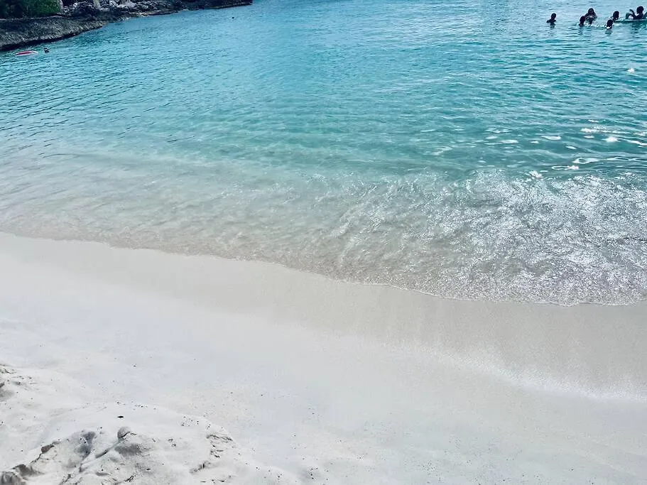 Luxury Oceanview 1Br On Beach Cupecoy  Daire Cupecoy (Sint Maarten)