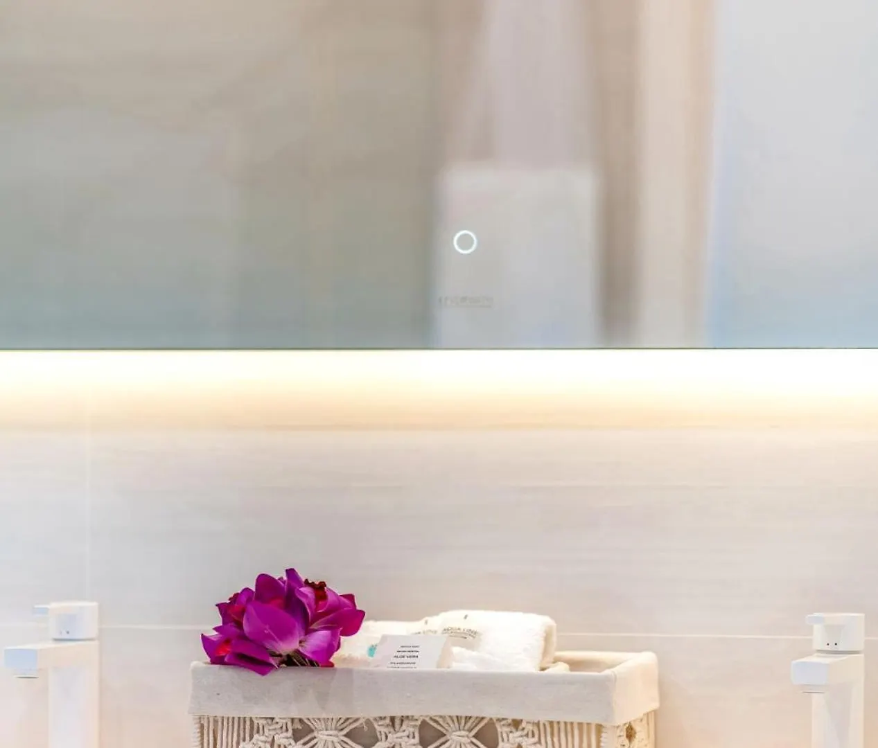 Luxury Oceanview 1Br On Beach Cupecoy  Sint Maarten