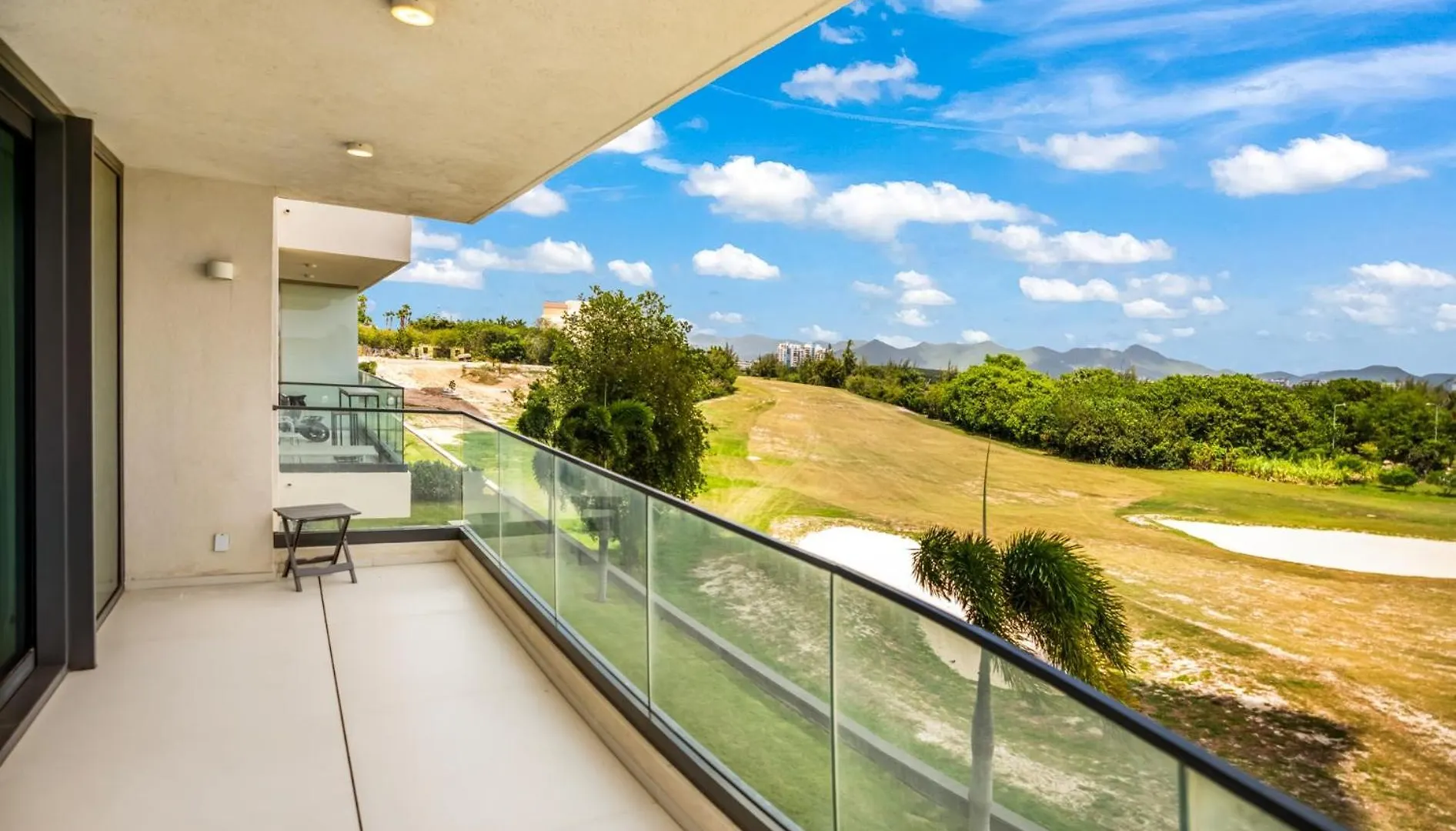 Luxury Oceanview 1Br On Beach Cupecoy  Sint Maarten